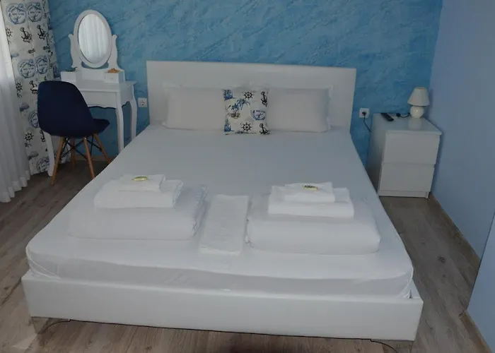 Къща за гости Valentines Китен