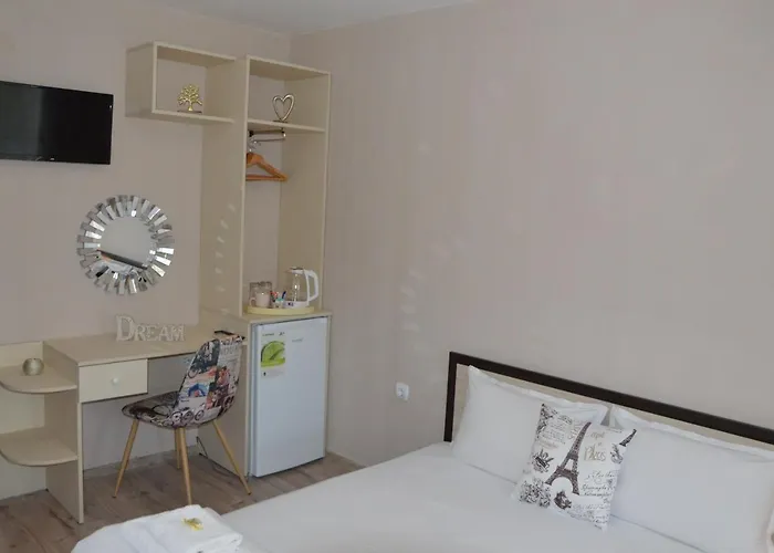 Къща за гости Valentines Китен