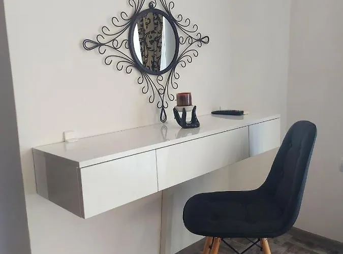 Къща за гости Valentines Китен