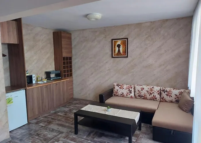 Къща за гости Valentines Китен