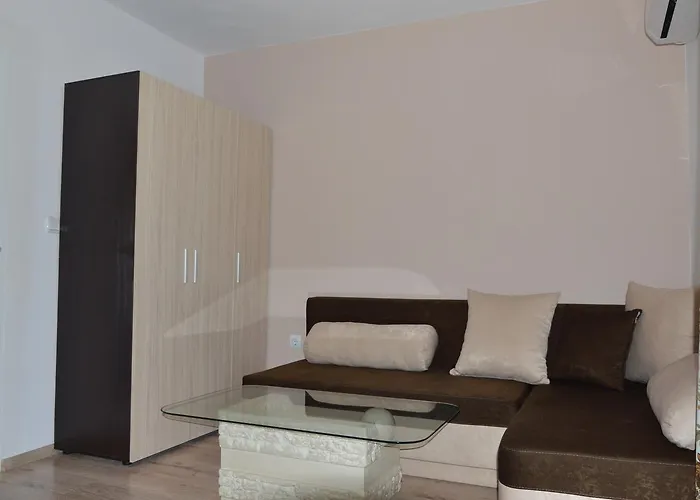 Къща за гости Valentines Китен